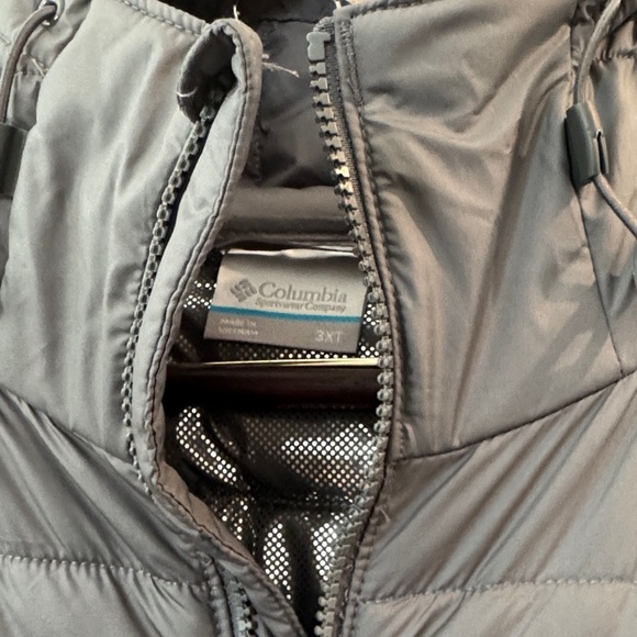 Columbia Gray and White Puffer Jacket - Picture 5 of 6